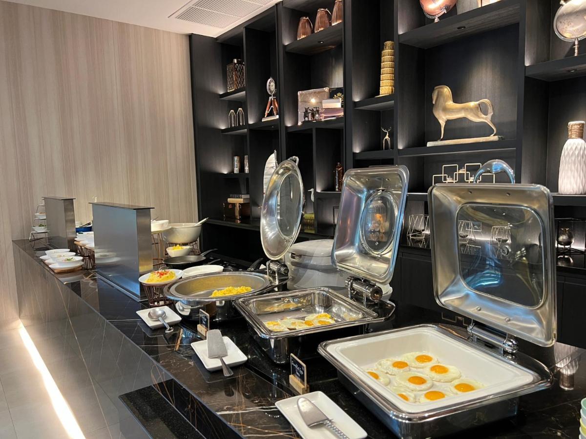 Fifth Pattaya Jomtien By Shiwalai Int Hotel Exterior photo A buffet at a hotel