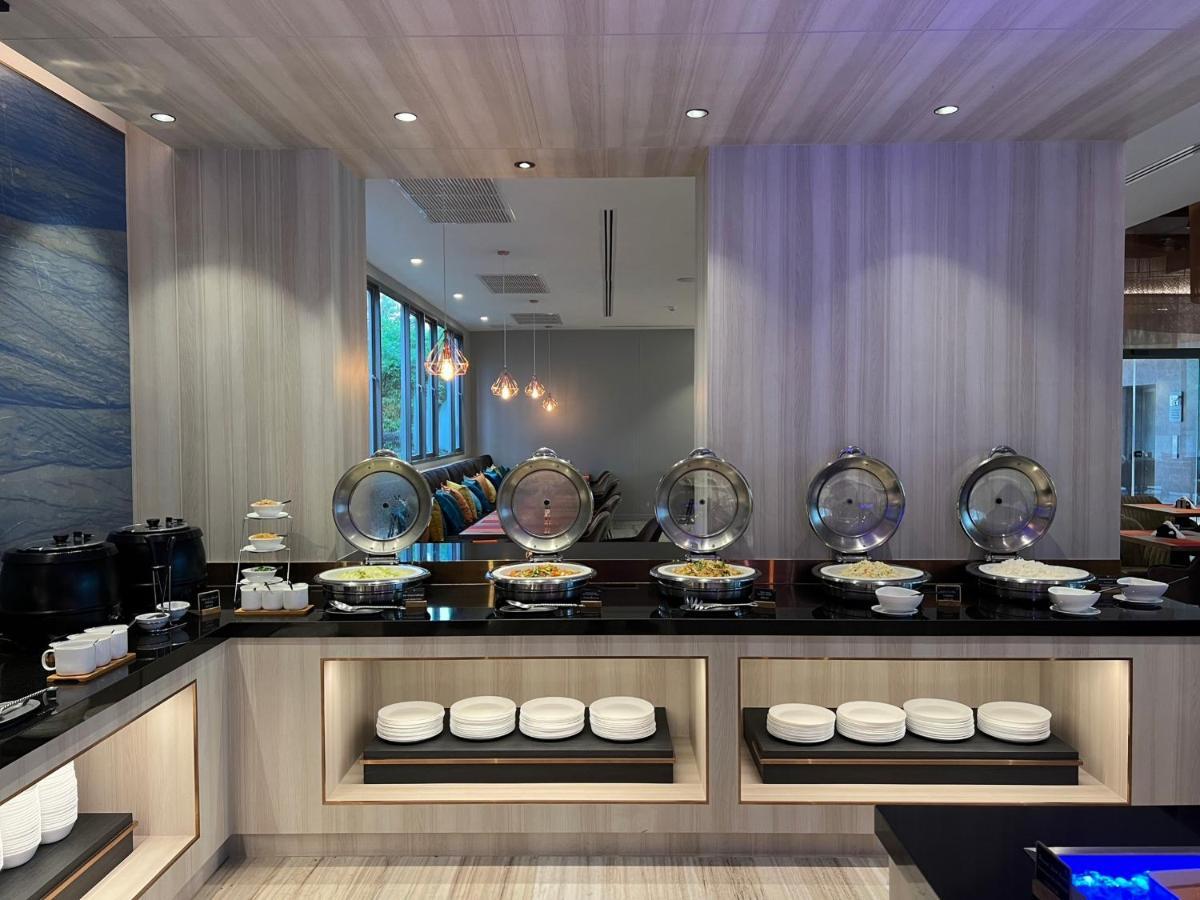 Fifth Pattaya Jomtien By Shiwalai Int Hotel Exterior photo A buffet at a hotel